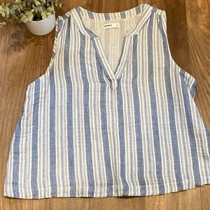 💕3 for $15💕
Sonoma Blue and White Striped Cotton Tank Top